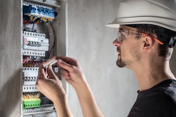 How Does A Circuit Breaker Work?