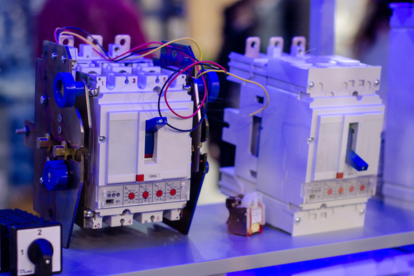 Manual Vs. Automatic Transfer Switch: Which One Is Right For Your Needs?